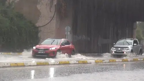 Yalova'da şiddetli yağış ulaşımı felç etti: Ekipler alarm durumuna geçti