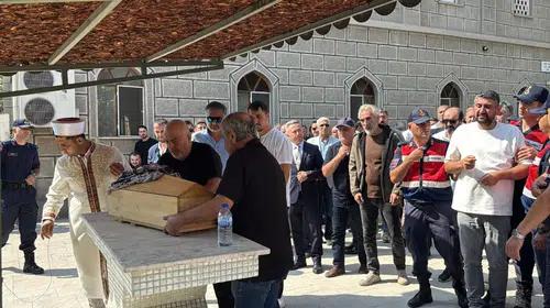 Minik Umay Melek'in yaşam mücadelesi hüzünle bitti: Annesinin yanına defnedildi