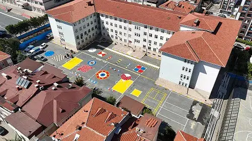 Bağcılar'da okul bahçeleri nostaljik oyunlarla renklendi