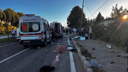 Düzce'de feci kaza: Tarım aracı ile TIR çarpıştı, 4 can kaybı var