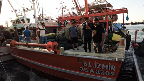 Akdeniz'de ağlar denize indi: Balıkçılar yeni sezona umutla başladı