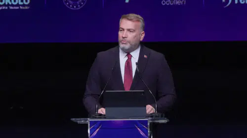 Gençlerin iyilik seferberliği ödüllerle taçlandı: Türkiye Yüzyılı'na erdemli nesiller