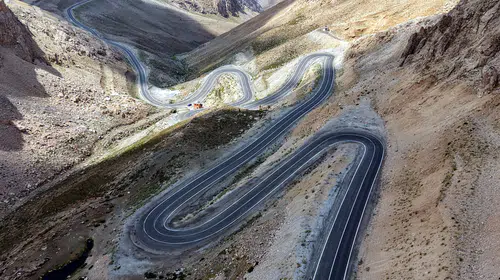 Van-Bahçesaray yolunda çığ kabusuna son verecek dev proje için ilk kazma vuruldu