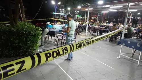Çay bahçesinde dehşet anları: Husumetlisini vurmak isterken masum vatandaşı yaraladı