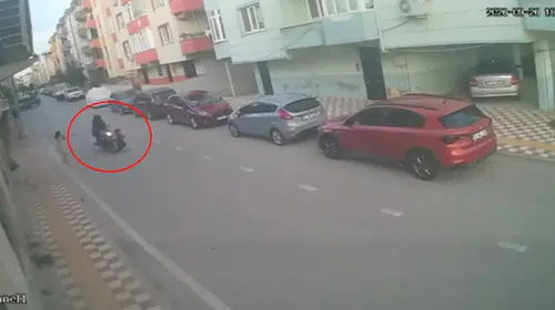 Bursa'da yürekleri ağza getiren kaza: Küçük çocuğa motosiklet çarptı