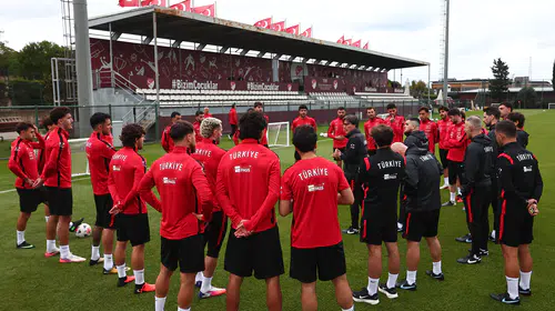 Ay-Yıldızlılarda Fransa mesaisi: Montella yönetiminde kritik hazırlıklar