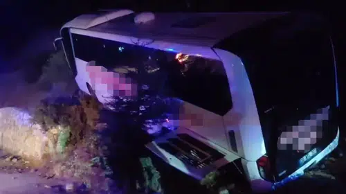 Manisa'da gece yarısı dehşeti: Yolcu otobüsü şarampole devrildi