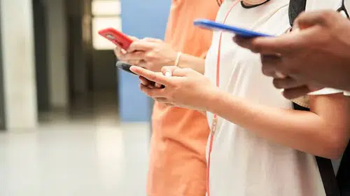 Polonya'da sınıflarda dijital detoks dönemi: İlkokullarda telefon yasağı başladı