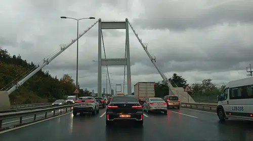 Megakentte Pazartesi mesaisi yağmurla kilitlendi