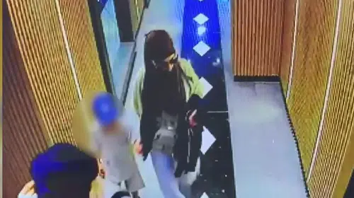 Avcılar'da hırsızlık girişimi: Kapıyı levyeyle zorladılar, ev sahibini görünce kaçtılar
