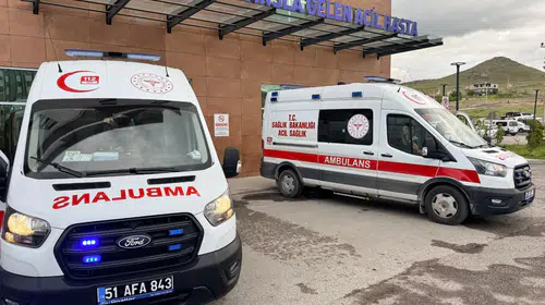 Niğde'de tarım işçilerini taşıyan minibüs kaza yaptı: 5 yaralı