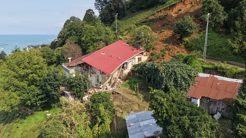 Rize'de sel felaketinin izleri siliniyor: 40 ev tahliye edildi