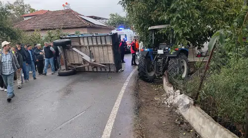 İvrindi'de tarım işçilerini taşıyan römork devrildi: 23 yaralı
