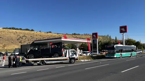 Kayseri'de sabah trafiğinde korkutan kaza: Yolcu otobüsüne arkadan çarptı