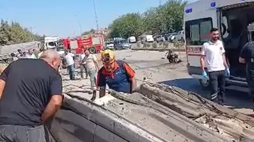 Elazığ'da feci kaza: İkiye bölünen araçta can pazarı