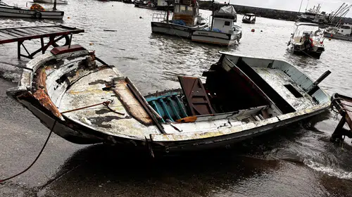 Akçakoca'da doğa felaketi: Dere taştı, tekneler parçalandı
