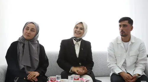 Bakan Göktaş'tan genç çifte sürpriz ziyaret: Evlilik kredisinin ilk meyveleri