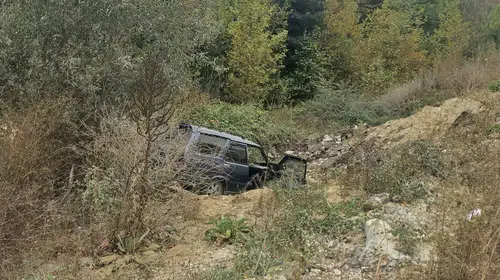 İnegöl'de yaşlı çiftin otomobili şarampole yuvarlandı