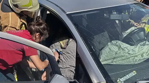 Bursa'da dehşet anları: Kontrolden çıkan araç bariyerleri aşarak refüje uçtu