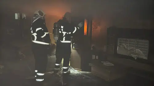 Karabük'te gece yarısı apartman paniği: İki kişi hastaneye kaldırıldı