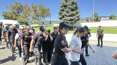 Suikast timindeki firari yüzbaşıya yardım eden 10 kişi hakim karşısında