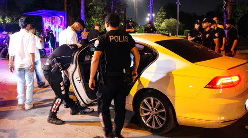 Adana'da dev operasyon: Binlerce polisle suçlulara geçit verilmedi