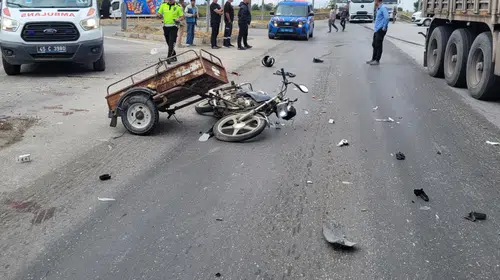 Manisa'da acı kaza: Sepetli motosiklet sürücüsü TIR'la çarpışarak can verdi