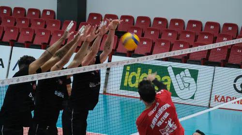 Voleybolda güç birliği: Efeler Ligi'nin iki devi Alanya'da buluştu