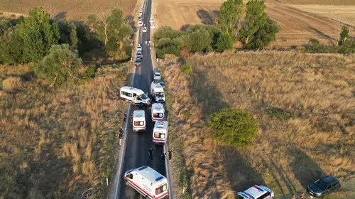 Edirne'de akşam saatlerinde trafik kabusu: Üç araç birbirine girdi