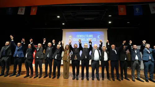 Ataşehir Belediye Meclisi'nde dengeler değişti: 6 isim CHP'den AK Parti'ye geçti