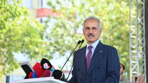 Trabzon'da ulaşım devrimi: Raylı sistem için ilk kazma vuruldu