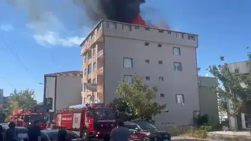 Ataşehir'de çatı tadilatı kabusa döndü: İzolasyon çalışması yangın çıkardı
