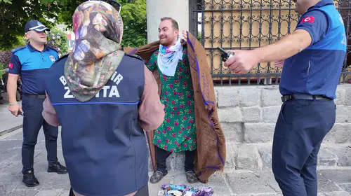 Erzurum'da dilenci operasyonu bekleyen zabıtalara tiyatrocu sürprizi