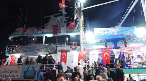 İstanbul'da denizlerde yeni dönem: Balıkçılar bereketli bir sezon için ağlarını attı