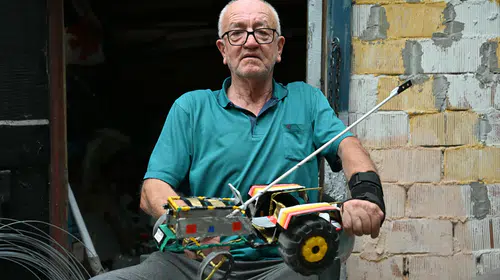 Dijital dünyaya inat: 69 yaşındaki Ali Rıza Dede'den nostaljik oyuncaklar