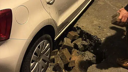 İstanbul'da sağanak kabusu: Alt geçitler göle döndü, yollar çöktü