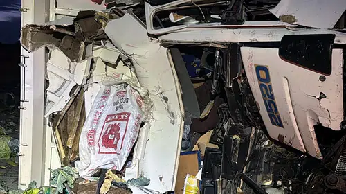 Tarsus-Pozantı Otoyolu'nda acı son: Sebze yüklü kamyon TIR'a çarptı