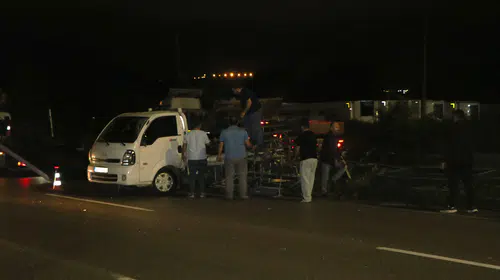 Samsun'da gece yarısı dehşeti: Otomobil kamyonete çarptı, 4 kişi hastanelik oldu