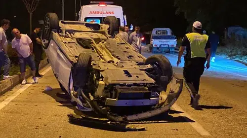 İnegöl'de gece yarısı dehşeti: Otomobil takla attı