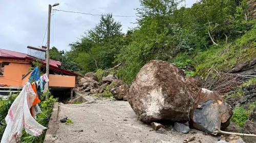Trabzon'da korkutan heyelan: Fındık hasadı faciayı önledi