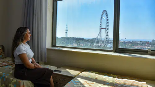 Antalya'da öğrencilere 5 yıldızlı otel konforunda deniz manzaralı barınma imkanı