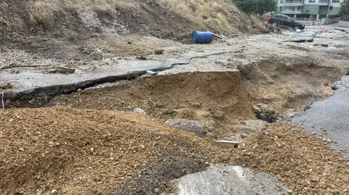 Başkentte sel felaketi: Altyapı çalışması 20 aracı yuttu