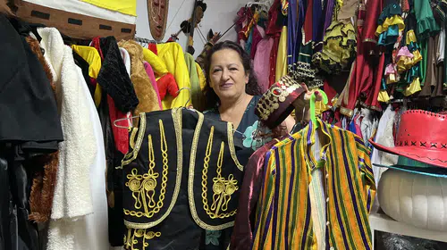 Memuriyetten vazgeçti, hayallerini kostüm dünyasında dikti