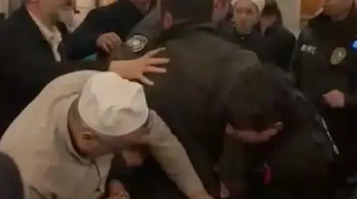 Eyüpsultan Camii'nde silahlı gerilim: Yatsı namazı sırasında dehşet anları
