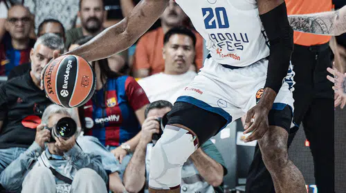 Anadolu Efes İspanya deplasmanında galibiyeti koruyamadı