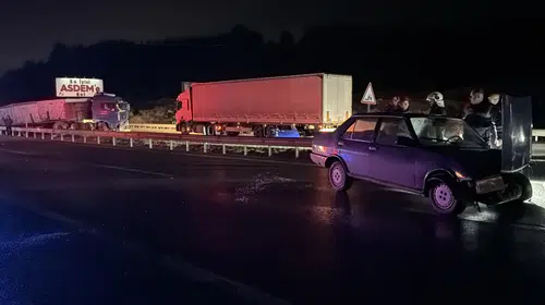 Kütahya'da korkutan kaza: Kontrolden çıkan TIR karşı şeride uçtu