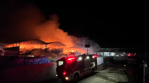 Bafra'da çiftlik yangını: Saman deposu alevlere teslim oldu