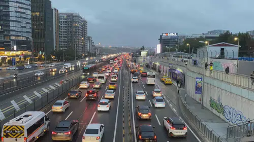 Megakentte akşam trafiği kilitlendi: Yüzde 78 alarmı