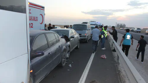 Aksaray'da kum fırtınası dehşeti: 7 araç birbirine girdi