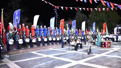 Yenişehir'de dev buluşma: 88 sanatçı aynı sahnede tarih yazdı